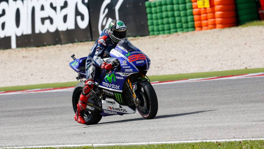 Lorenzo fez boa prova e foi o segundo | <a href="https://preprod.quatrorodas.abril.com.br/moto/noticias/valentino-rossi-vence-casa-torcida-faz-festa-pista-799871.shtml" rel="migration">Leia mais</a>