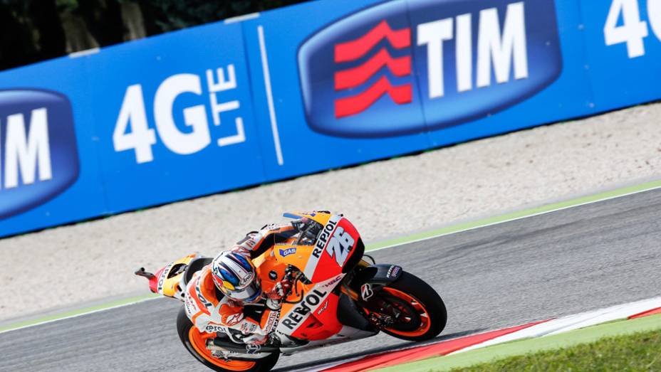 Pedrosa conseguiu uma boa terceira colocação e se mantém em segundo no certame | <a href="https://preprod.quatrorodas.abril.com.br/moto/noticias/valentino-rossi-vence-casa-torcida-faz-festa-pista-799871.shtml" rel="migration">Leia mais</a>