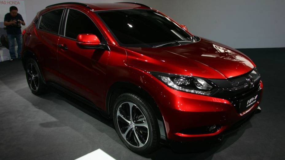 Honda HR-V | <a href="https://preprod.quatrorodas.abril.com.br/noticias/saloes/paris-2014/honda-exibe-vezel-europeu-paris-799437.shtml" rel="migration">Leia mais</a> | <a href="https://preprod.quatrorodas.abril.com.br/galerias/saloes/paris/2014/direto-paris-2014-parte-1-803949.shtml" rel="migration">Veja</a>