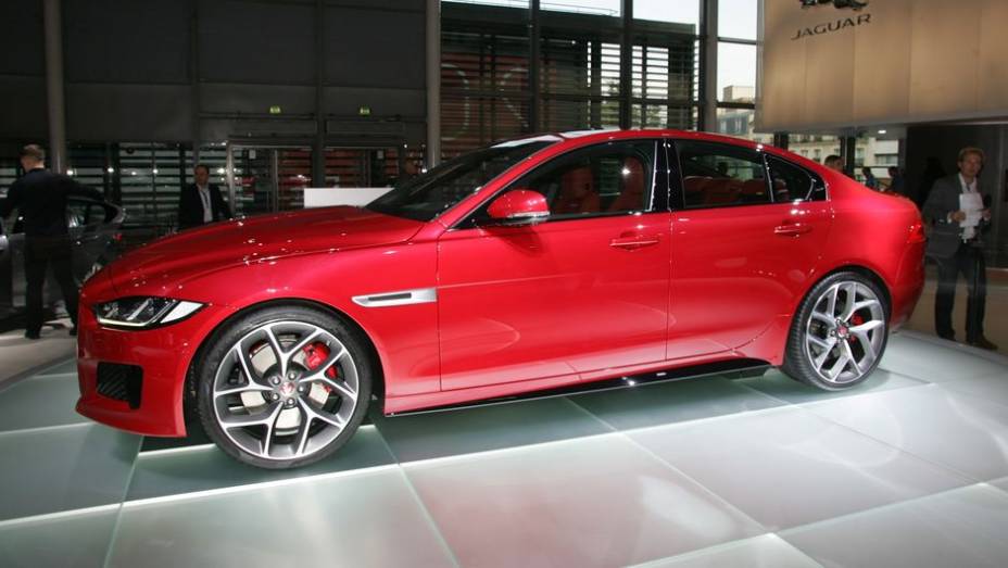 Jaguar XE | <a href="https://preprod.quatrorodas.abril.com.br/noticias/saloes/paris-2014/jaguar-lanca-oficialmente-esportivo-xe-799262.shtml" rel="migration">Leia mais</a> | <a href="https://preprod.quatrorodas.abril.com.br/galerias/saloes/paris/2014/direto-paris-2014-parte-1-803949.shtml" rel="migration"></a>