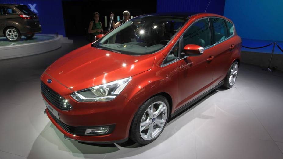 Ford C-MAX | <a href="https://preprod.quatrorodas.abril.com.br/noticias/saloes/paris-2014/ford-divulga-teaser-novo-c-max-799977.shtml" rel="migration">Leia mais</a> | <a href="https://preprod.quatrorodas.abril.com.br/galerias/saloes/paris/2014/direto-paris-2014-parte-1-803949.shtml" rel="migration">Veja</a>