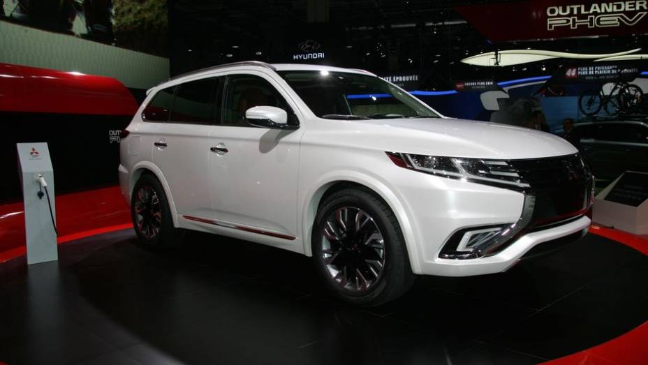 Mitsubishi Outlander PHEV Concept S | <a href="https://preprod.quatrorodas.abril.com.br/noticias/saloes/paris-2014/mitsubishi-revela-outlander-phev-concept-s-801097.shtml" rel="migration">Leia mais</a> | <a href="https://preprod.quatrorodas.abril.com.br/galerias/saloes/paris/2014/direto-p" rel="migration"></a>