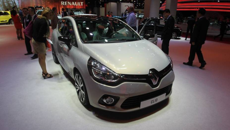 Renault Clio | <a href="https://preprod.quatrorodas.abril.com.br/galerias/saloes/paris/2014/direto-paris-2014-parte-1-803949.shtml" rel="migration">Veja mais: Direto de Paris - Parte 1</a>