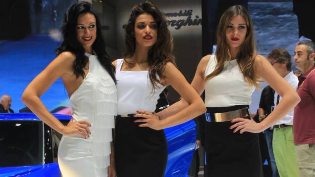 Confira as fotos das mais belas garotas do Salão de Paris de 2014! | <a href="https://preprod.quatrorodas.abril.com.br/noticias/saloes/paris-2014/" rel="migration">Tudo sobre o Salão de Paris</a> Confira as fotos das mais belas garotas do Salão de Paris de 2014! | <a href="https://preprod.quatrorodas.abril.com.br/noticias/saloes/paris-2014/" rel="migration">Tudo sobre o Salão de Paris</a>