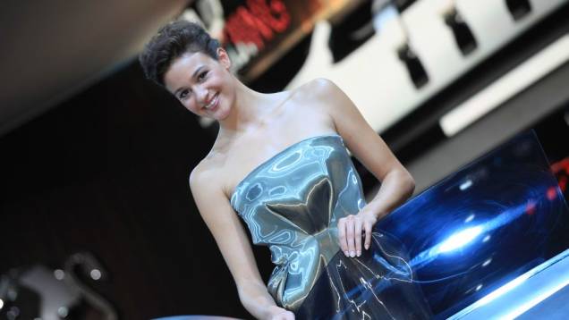 Confira as fotos das mais belas garotas do Salão de Paris de 2014! | <a href="https://preprod.quatrorodas.abril.com.br/noticias/saloes/paris-2014/" rel="migration">Tudo sobre o Salão de Paris</a> Confira as fotos das mais belas garotas do Salão de Paris de 2014! | <a href="https://preprod.quatrorodas.abril.com.br/noticias/saloes/paris-2014/" rel="migration">Tudo sobre o Salão de Paris</a>