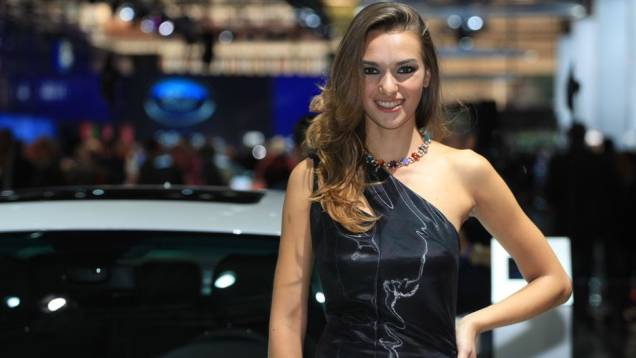 Confira as fotos das mais belas garotas do Salão de Paris de 2014! | <a href="https://preprod.quatrorodas.abril.com.br/noticias/saloes/paris-2014/" rel="migration">Tudo sobre o Salão de Paris</a> Confira as fotos das mais belas garotas do Salão de Paris de 2014! | <a href="https://preprod.quatrorodas.abril.com.br/noticias/saloes/paris-2014/" rel="migration">Tudo sobre o Salão de Paris</a>