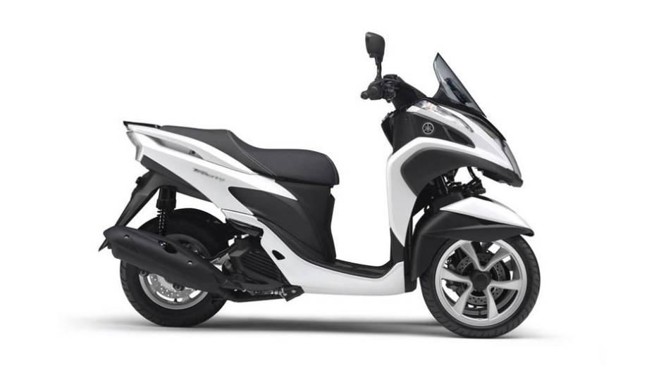 e três rodas custa 4.000 euros | <a href="https://preprod.quatrorodas.abril.com.br/moto/noticias/yamaha-apresenta-tricity-europa-777991.shtml" rel="migration">Leia mais</a>