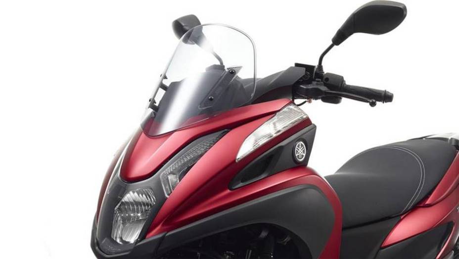 Detalhe do conjunto óptico | <a href="https://preprod.quatrorodas.abril.com.br/moto/noticias/yamaha-apresenta-tricity-europa-777991.shtml" rel="migration">Leia mais</a>