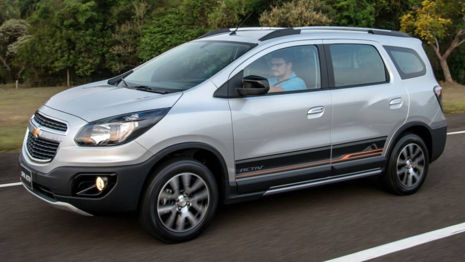 Diferente da vers&atilde;o convencional, a Activ conta com apliques de pl&aacute;stico na carroceria al&eacute;m de adesivos com a marca da edi&ccedil;&atilde;o | <a href="https://preprod.quatrorodas.abril.com.br/noticias/fabricantes/audi-apresenta-q3-2015-810386.shtml/" rel="migration">Leia Mais</a>