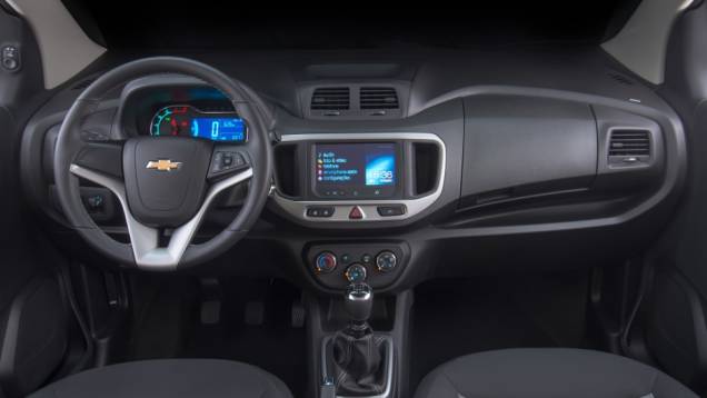 Por padrão, ela já vem equipada com direção hidráulica, ar-condicionado, travamento das portas por controle e rack no teto | <a href="https://preprod.quatrorodas.abril.com.br/noticias/fabricantes/audi-apresenta-q3-2015-810386.shtml/" rel="migration">Leia Mais</a> Por padrão, ela já vem equipada com direção hidráulica, ar-condicionado, travamento das portas por controle e rack no teto | <a href="https://preprod.quatrorodas.abril.com.br/noticias/fabricantes/audi-apresenta-q3-2015-810386.shtml/" rel="migration">Leia Mais</a>