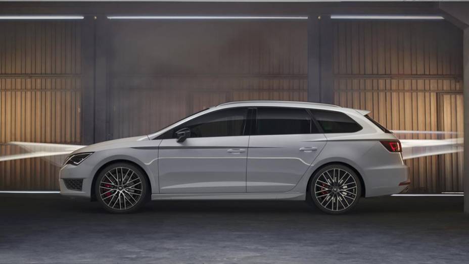 A perua esportiva que chega com duas vers&otilde;es de desempenho, ambas com motor 2.0 turbo | <a href="https://preprod.quatrorodas.abril.com.br/noticias/fabricantes/seat-oficializa-leon-st-cupra-823620.shtml" rel="migration">Leia mais</a>