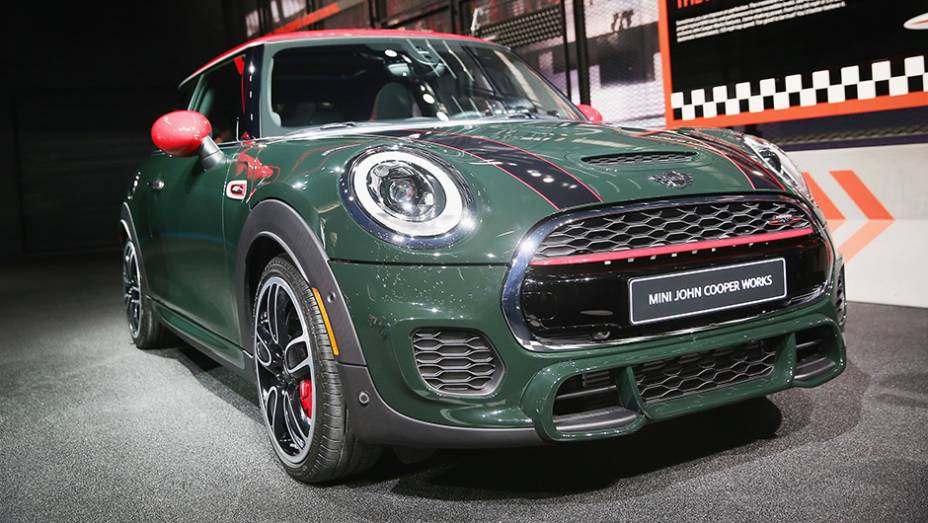 MINI John Cooper Works | <a href="https://preprod.quatrorodas.abril.com.br/noticias/saloes/detroit-2015/vazam-imagens-novo-mini-john-cooper-works-820017.shtml" rel="migration">Leia mais</a> | <a href="https://preprod.quatrorodas.abril.com.br/galerias/saloes/detroit-2015/1o-dia-salao-detroit-" rel="migration"></a>