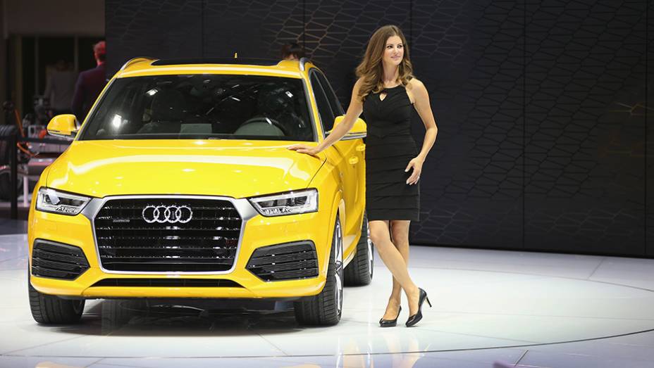 Audi Q3 | <a href="https://preprod.quatrorodas.abril.com.br/noticias/saloes/detroit-2015/audi-promove-facelift-q3-825580.shtml" rel="migration">Leia mais</a> | <a href="https://preprod.quatrorodas.abril.com.br/galerias/saloes/detroit-2015/1o-dia-salao-detroit-824981.shtml" rel="migration">Veja a primeira par</a>