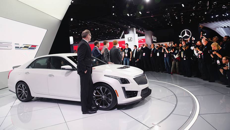 Cadillac CTS-V | <a href="https://preprod.quatrorodas.abril.com.br/noticias/saloes/detroit-2015/cadillac-revela-novo-cts-v-820740.shtml" rel="migration">Leia mais</a> | <a href="https://preprod.quatrorodas.abril.com.br/galerias/saloes/detroit-2015/1o-dia-salao-detroit-824981.shtml" rel="migration">Veja a pri</a>