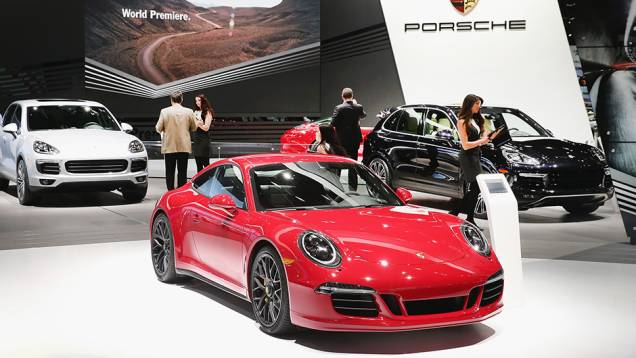 Estande da Porsche | <a href="https://preprod.quatrorodas.abril.com.br/galerias/saloes/detroit-2015/1o-dia-salao-detroit-824981.shtml" rel="migration">Veja a primeira parte</a> | <a href="https://preprod.quatrorodas.abril.com.br/galerias/saloes/detroit-2015/direto-detroit-parte-2-825561.shtm" rel="migration"></a> Estande da Porsche | <a href="https://preprod.quatrorodas.abril.com.br/galerias/saloes/detroit-2015/1o-dia-salao-detroit-824981.shtml" rel="migration">Veja a primeira parte</a> | <a href="https://preprod.quatrorodas.abril.com.br/galerias/saloes/detroit-2015/direto-detroit-parte-2-825561.shtm" rel="migration"></a>