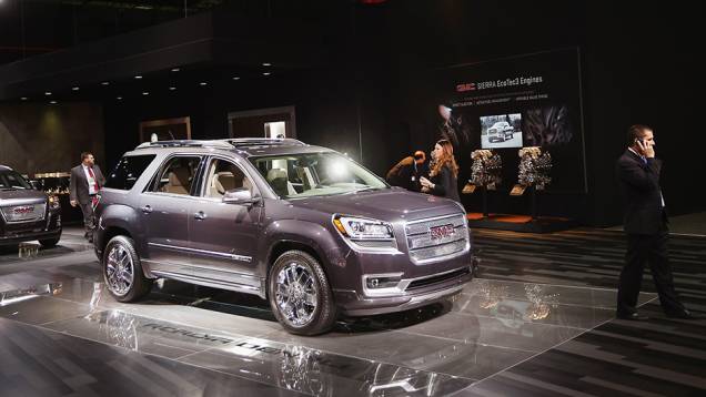 Estande da GMC | <a href="https://preprod.quatrorodas.abril.com.br/galerias/saloes/detroit-2015/1o-dia-salao-detroit-824981.shtml" rel="migration">Veja a primeira parte</a> | <a href="https://preprod.quatrorodas.abril.com.br/galerias/saloes/detroit-2015/direto-detroit-parte-2-825561.shtml" rel="migration">Ve</a> Estande da GMC | <a href="https://preprod.quatrorodas.abril.com.br/galerias/saloes/detroit-2015/1o-dia-salao-detroit-824981.shtml" rel="migration">Veja a primeira parte</a> | <a href="https://preprod.quatrorodas.abril.com.br/galerias/saloes/detroit-2015/direto-detroit-parte-2-825561.shtml" rel="migration">Ve</a>