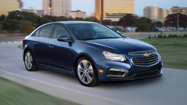 PRESENTE: Chevrolet Cruze - Modelo mais vendido da marca no mundo atualmente, o Cruze chegou ao Brasil no fim de 2011. Nunca conseguiu combater os rivais japoneses Toyota Corolla e Honda Civic, apesar do projeto moderno PRESENTE: Chevrolet Cruze - Modelo mais vendido da marca no mundo atualmente, o Cruze chegou ao Brasil no fim de 2011. Nunca conseguiu combater os rivais japoneses Toyota Corolla e Honda Civic, apesar do projeto moderno
