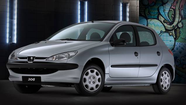PASSADO: Peugeot 206 - Um sucesso. Em que pese o fato de nunca ter ameaçado os líderes do segmento, o 206, trazido ao Brasil em 2001, teve mais de 30 mil unidades vendidas ao ano até 2008 e angariou muitos fãs PASSADO: Peugeot 206 - Um sucesso. Em que pese o fato de nunca ter ameaçado os líderes do segmento, o 206, trazido ao Brasil em 2001, teve mais de 30 mil unidades vendidas ao ano até 2008 e angariou muitos fãs