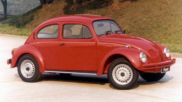 PASSADO: VW Fusca - Xodó de colecionadores, o Fusca é um ícone da indústria automotiva do século passado. Além disso, foi um raro caso de carro "aposentado" (em 1986) que voltou a ser produzido (1993-96) PASSADO: VW Fusca - Xodó de colecionadores, o Fusca é um ícone da indústria automotiva do século passado. Além disso, foi um raro caso de carro "aposentado" (em 1986) que voltou a ser produzido (1993-96)