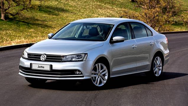 PRESENTE: VW Jetta - Tecnicamente, não seria inteligente tirar méritos do Jetta. Apesar disso, nunca empolgou como o Santana, nem ameaça rivais japoneses (Civic e Corolla) na tabela de vendas PRESENTE: VW Jetta - Tecnicamente, não seria inteligente tirar méritos do Jetta. Apesar disso, nunca empolgou como o Santana, nem ameaça rivais japoneses (Civic e Corolla) na tabela de vendas