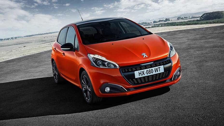 A linha 2016 do Peugeot 208 recebeu um facelift bastante discreto | <a href="https://preprod.quatrorodas.abril.com.br/noticias/saloes/genebra-2015/peugeot-revela-208-reestilizado-837862.shtml" rel="migration">Leia mais</a>