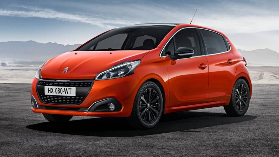 A principal novidade em termos visuais é a frente com nova grade e novos faróis | <a href="https://preprod.quatrorodas.abril.com.br/noticias/saloes/genebra-2015/peugeot-revela-208-reestilizado-837862.shtml" rel="migration">Leia mais</a>