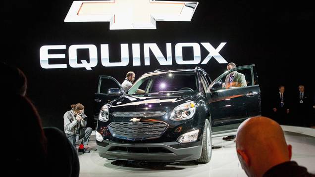 Chevrolet Equinox | <a href="https://preprod.quatrorodas.abril.com.br/noticias/fabricantes/chevrolet-revela-equinox-2016-835642.shtml" rel="migration">Leia mais</a> Chevrolet Equinox | <a href="https://preprod.quatrorodas.abril.com.br/noticias/fabricantes/chevrolet-revela-equinox-2016-835642.shtml" rel="migration">Leia mais</a>