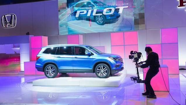 Honda Pilot | <a href="https://preprod.quatrorodas.abril.com.br/noticias/fabricantes/honda-divulga-imagens-pilot-2016-835540.shtml" rel="migration">Leia mais</a> Honda Pilot | <a href="https://preprod.quatrorodas.abril.com.br/noticias/fabricantes/honda-divulga-imagens-pilot-2016-835540.shtml" rel="migration">Leia mais</a>