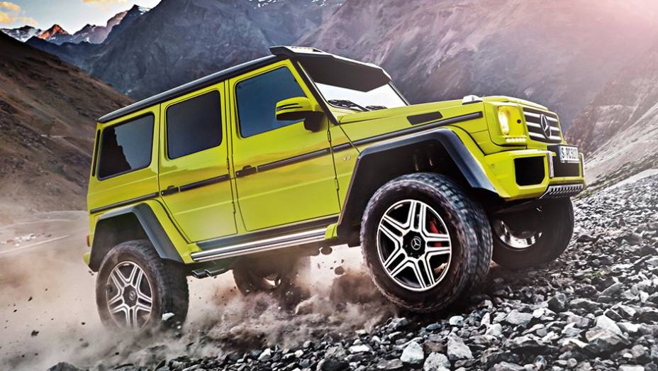 O show-car segue os passos do G63 AMG 6x6 e apresenta para-choques da divisão esportiva AMG, carroceria com partes em fibra de carbono... | <a href="https://preprod.quatrorodas.abril.com.br/noticias/saloes/genebra-2015/mercedes-revela-detalhes-conceito-g-500-4x4-83" rel="migration"></a>