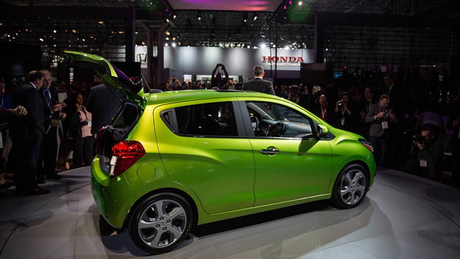 Chevrolet Spark | <a href="https://preprod.quatrorodas.abril.com.br/noticias/saloes/new-york-2015/chevrolet-revela-spark-2016-852520.shtml" target="_blank" rel="migration">Leia mais</a>