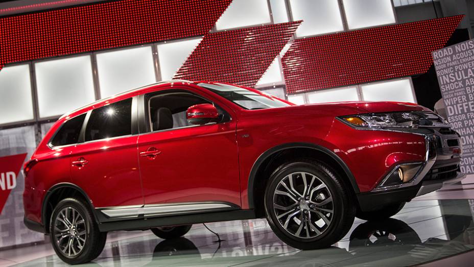 Mitsubishi Outlander | <a href="https://preprod.quatrorodas.abril.com.br/noticias/saloes/new-york-2015/mitsubishi-apresenta-facelift-outlander-852726.shtml" target="_blank" rel="migration">Leia mais</a>