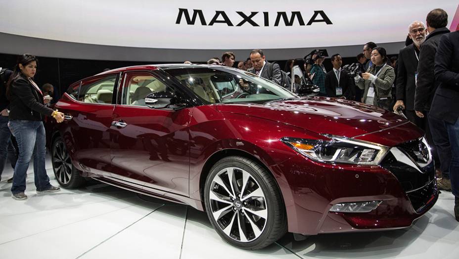 Nissan Maxima | <a href="https://preprod.quatrorodas.abril.com.br/noticias/saloes/new-york-2015/nissan-maxima-surge-renovado-nova-iorque-852660.shtml" target="_blank" rel="migration">Leia mais</a>