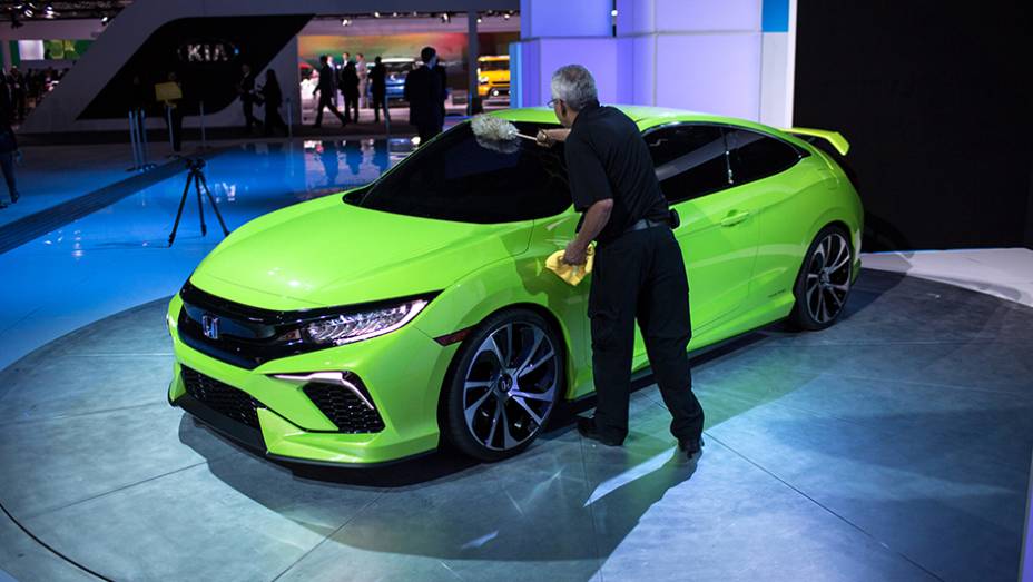 Honda Civic Concept | <a href="https://preprod.quatrorodas.abril.com.br/noticias/saloes/new-york-2015/honda-surpreende-mostra-civic-concept-852407.shtml" target="_blank" rel="migration">Leia mais</a>