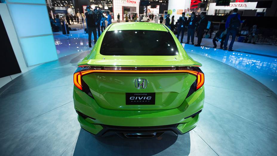 Honda Civic Concept | <a href="https://preprod.quatrorodas.abril.com.br/noticias/saloes/new-york-2015/honda-surpreende-mostra-civic-concept-852407.shtml" target="_blank" rel="migration">Leia mais</a>