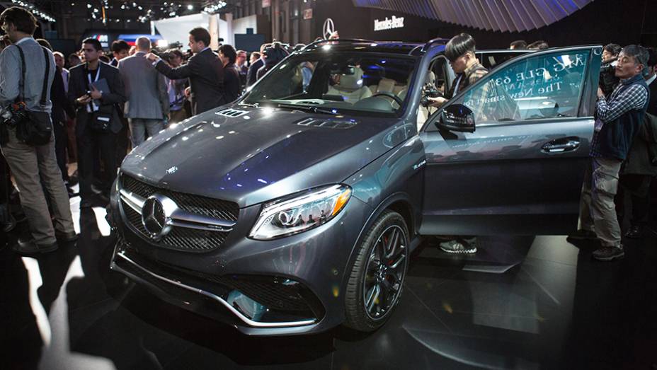 Mercedes-Benz GLE | <a href="https://preprod.quatrorodas.abril.com.br/noticias/saloes/new-york-2015/mercedes-benz-revela-gle-2016-851477.shtml" target="_blank" rel="migration">Leia mais</a>