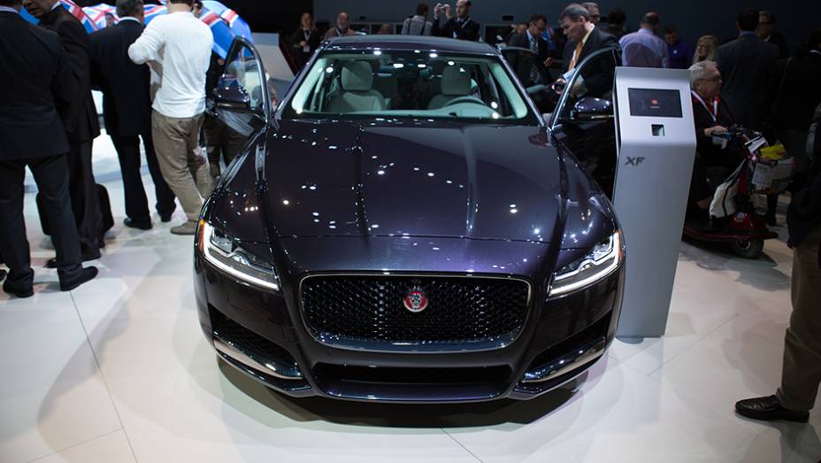 Jaguar XF | <a href="https://preprod.quatrorodas.abril.com.br/noticias/saloes/new-york-2015/jaguar-apresenta-novo-xf-850881.shtml" target="_blank" rel="migration">Leia mais</a>