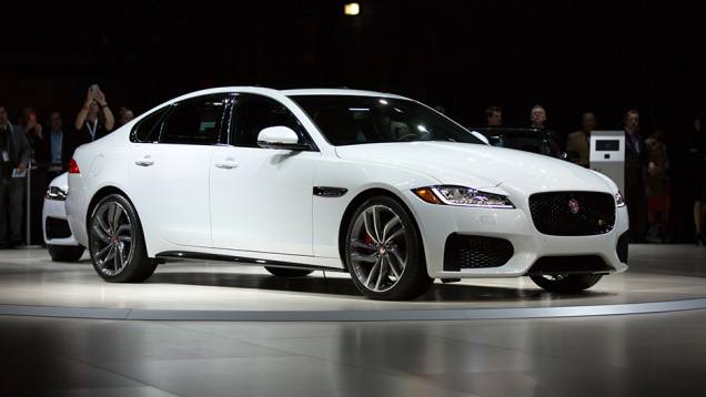 Jaguar XF | <a href="https://preprod.quatrorodas.abril.com.br/noticias/saloes/new-york-2015/jaguar-apresenta-novo-xf-850881.shtml" target="_blank" rel="migration">Leia mais</a> Jaguar XF | <a href="https://preprod.quatrorodas.abril.com.br/noticias/saloes/new-york-2015/jaguar-apresenta-novo-xf-850881.shtml" target="_blank" rel="migration">Leia mais</a>