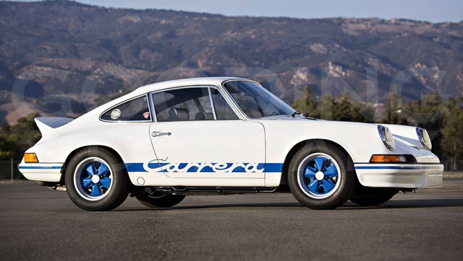 O Porsche 911 Carrera RS 2.7 Lightweight, de 1973, queria o máximo de desempenho. Para isso, não poupou "supérfluos" como revestimento acústico, retrovisor externo direito e porta-luvas.