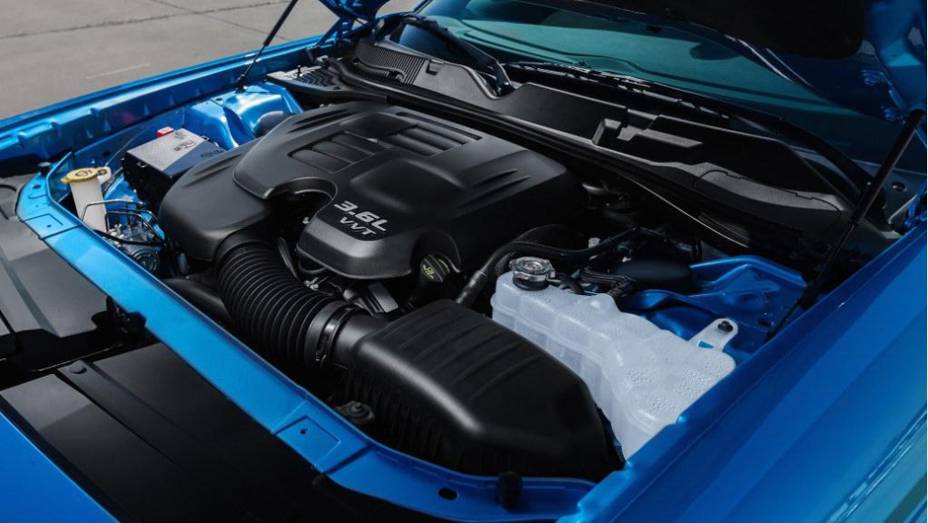 Challenger 2015 ser&aacute; equipado com um 6.4 litros Scat Pack com motor oito cilindros em "v". | <a href="https://preprod.quatrorodas.abril.com.br/noticias/saloes/new-york-2014/challenger-reestilizado-apresentado-nova-york-780076.shtml" rel="migration">Leia mais</a>