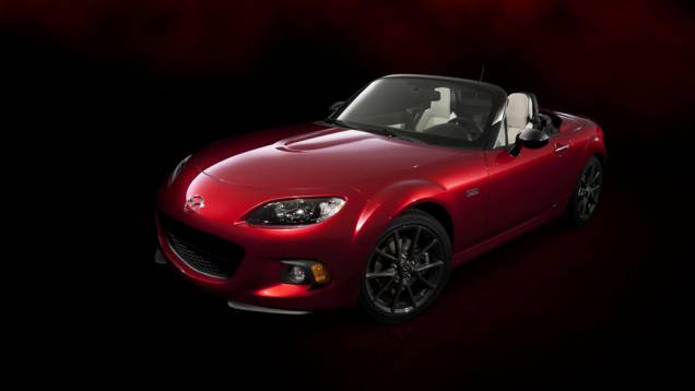 Mazda apresenta MX-5 25th Anniversary Edition no Salão de Nova York. | <a href="https://preprod.quatrorodas.abril.com.br/noticias/saloes/new-york-2014/mazda-revela-mx-5-25th-anniversary-edition-salao-nova-york-779961.shtml" rel="migration">Leia mais</a> Mazda apresenta MX-5 25th Anniversary Edition no Salão de Nova York. | <a href="https://preprod.quatrorodas.abril.com.br/noticias/saloes/new-york-2014/mazda-revela-mx-5-25th-anniversary-edition-salao-nova-york-779961.shtml" rel="migration">Leia mais</a>