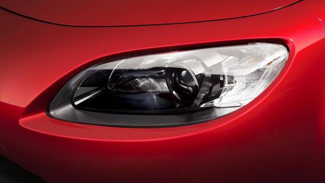 Modelo estreou em 1989, durante o Salão de Chicago. | <a href="https://preprod.quatrorodas.abril.com.br/noticias/saloes/new-york-2014/mazda-revela-mx-5-25th-anniversary-edition-salao-nova-york-779961.shtml" rel="migration">Leia mais</a> Modelo estreou em 1989, durante o Salão de Chicago. | <a href="https://preprod.quatrorodas.abril.com.br/noticias/saloes/new-york-2014/mazda-revela-mx-5-25th-anniversary-edition-salao-nova-york-779961.shtml" rel="migration">Leia mais</a>