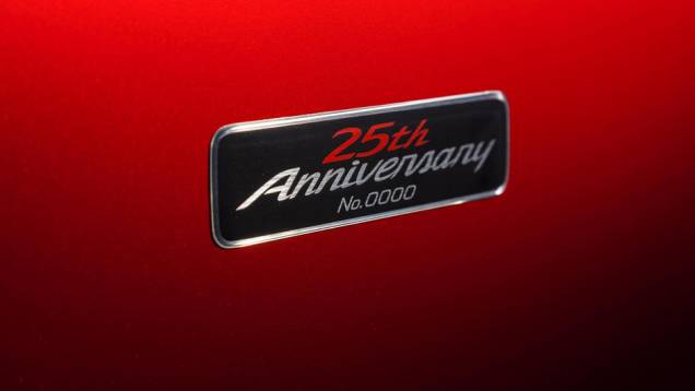 As cem unidades serão numeradas. | <a href="https://preprod.quatrorodas.abril.com.br/noticias/saloes/new-york-2014/mazda-revela-mx-5-25th-anniversary-edition-salao-nova-york-779961.shtml" rel="migration">Leia mais</a> As cem unidades serão numeradas. | <a href="https://preprod.quatrorodas.abril.com.br/noticias/saloes/new-york-2014/mazda-revela-mx-5-25th-anniversary-edition-salao-nova-york-779961.shtml" rel="migration">Leia mais</a>