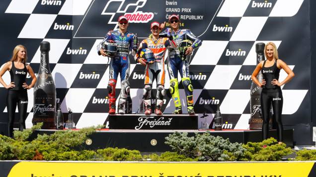 O Grande Prêmio de Brno teve a vitória de Dani Pedrosa. A dupla da Yamaha, Jorge Lorenzo e Valentino Rossi completaram o pódio.| <a href="https://preprod.quatrorodas.abril.com.br/moto/noticias/pedrosa-quebra-invencibilidade-marquez-797037.shtml" rel="migration">Leia mais</a> O Grande Prêmio de Brno teve a vitória de Dani Pedrosa. A dupla da Yamaha, Jorge Lorenzo e Valentino Rossi completaram o pódio.| <a href="https://preprod.quatrorodas.abril.com.br/moto/noticias/pedrosa-quebra-invencibilidade-marquez-797037.shtml" rel="migration">Leia mais</a>