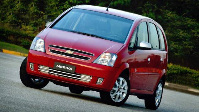 Meriva SS: o uso da mítica sigla em uma minivan com apelo esportivo apenas no visual nasceu em 2005, seguindo a receita adotada no Astra; a Meriva ainda tinha opção de câmbio automatizado - para desgosto dos fãs de esportivos GM Meriva SS: o uso da mítica sigla em uma minivan com apelo esportivo apenas no visual nasceu em 2005, seguindo a receita adotada no Astra; a Meriva ainda tinha opção de câmbio automatizado - para desgosto dos fãs de esportivos GM