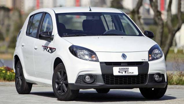 Renault Sandero GT Line: embora seja famosa pelos esportivos, a Renault teve seu representante neste grupo; o hatch tinha um motor 1.6 16V, posteriormente trocado pelo 1.6 8V - ambos vendidos em versões mais baratas Renault Sandero GT Line: embora seja famosa pelos esportivos, a Renault teve seu representante neste grupo; o hatch tinha um motor 1.6 16V, posteriormente trocado pelo 1.6 8V - ambos vendidos em versões mais baratas