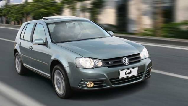 VW Golf GT: antes da chegada da sétima geração, a marca resolveu criar uma versão pseudo-esportiva do velho Golf, com o mesmo motor 2.0 das versões normais VW Golf GT: antes da chegada da sétima geração, a marca resolveu criar uma versão pseudo-esportiva do velho Golf, com o mesmo motor 2.0 das versões normais