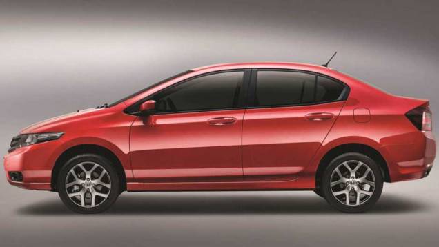 Honda City Sport: baseado na versão DX, este City só tinha a grade na cor preta e a chamativa cor vermelha como diferenciais Honda City Sport: baseado na versão DX, este City só tinha a grade na cor preta e a chamativa cor vermelha como diferenciais