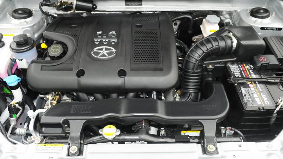 S&oacute; o motor &eacute; que n&atilde;o foi alterado: o 1.4 VVT continua entregando 108 cv apenas com gasolina no tanque | <a href="https://preprod.quatrorodas.abril.com.br/galerias/jac/j3-j3-turin-2014-744437.shtml" rel="migration">Leia mais</a>