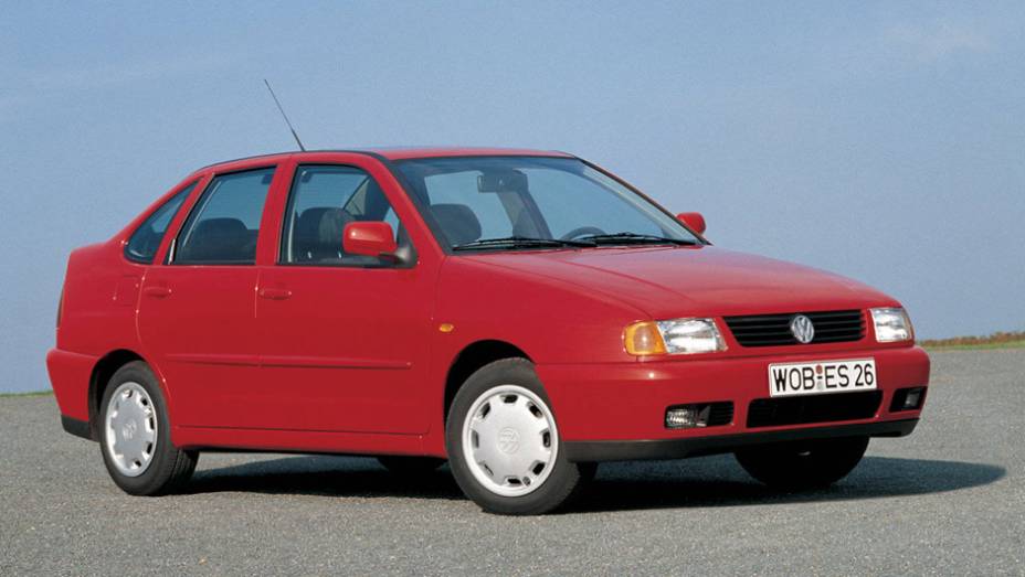 VW Polo Classic: o sedã começou a vir da Argentina em 1997 após o fim do Logus e a descontinuação do Voyage; resistiu até 2002 sem grandes mudanças - e com vendas pouco expressivas