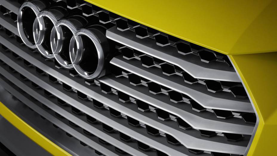 Sua motoriza&ccedil;&atilde;o h&iacute;brida engloba um motor TFSI de 2.0 e 4 cilindros. | <a href="https://preprod.quatrorodas.abril.com.br/noticias/saloes/pequim-2014/audi-tt-offroad-revelado-780298.shtml" rel="migration">Leia mais</a>